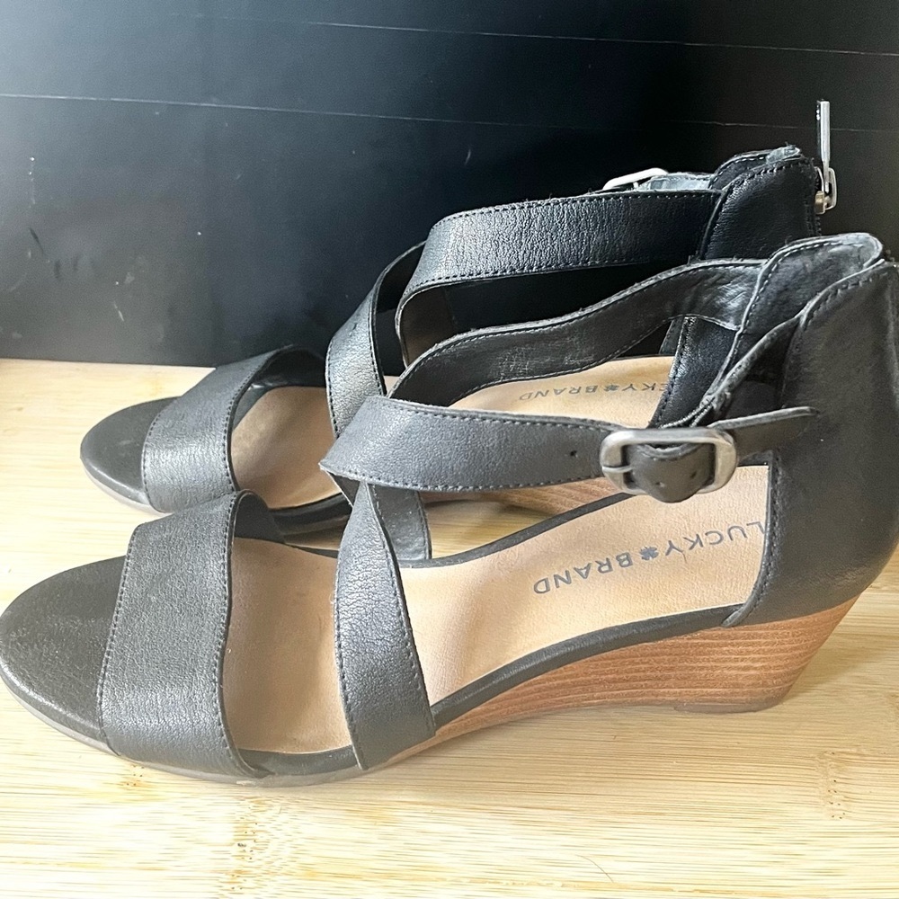 🍀 Lucky Brand Black Leather Strappy Wedge Sandals Women’s Size 8